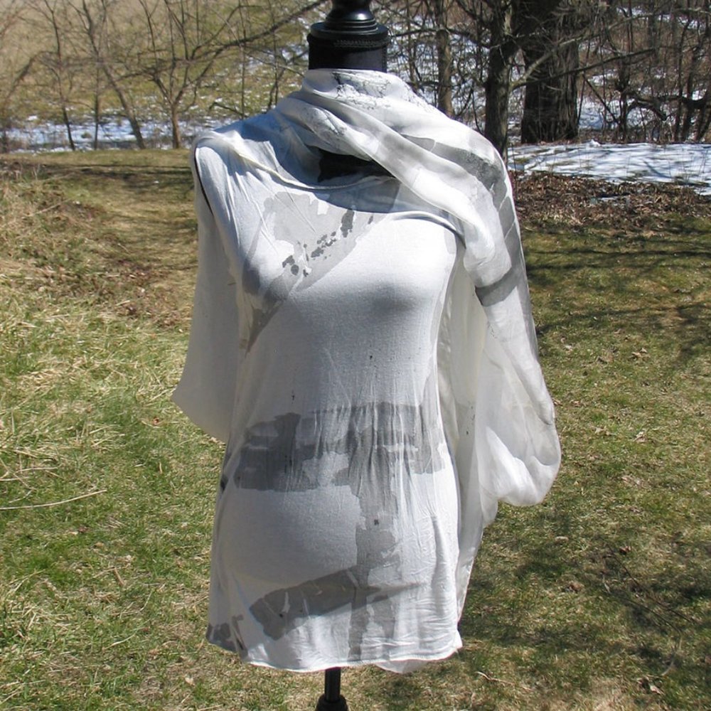 Italian Made Versatile Graphic Top D2402